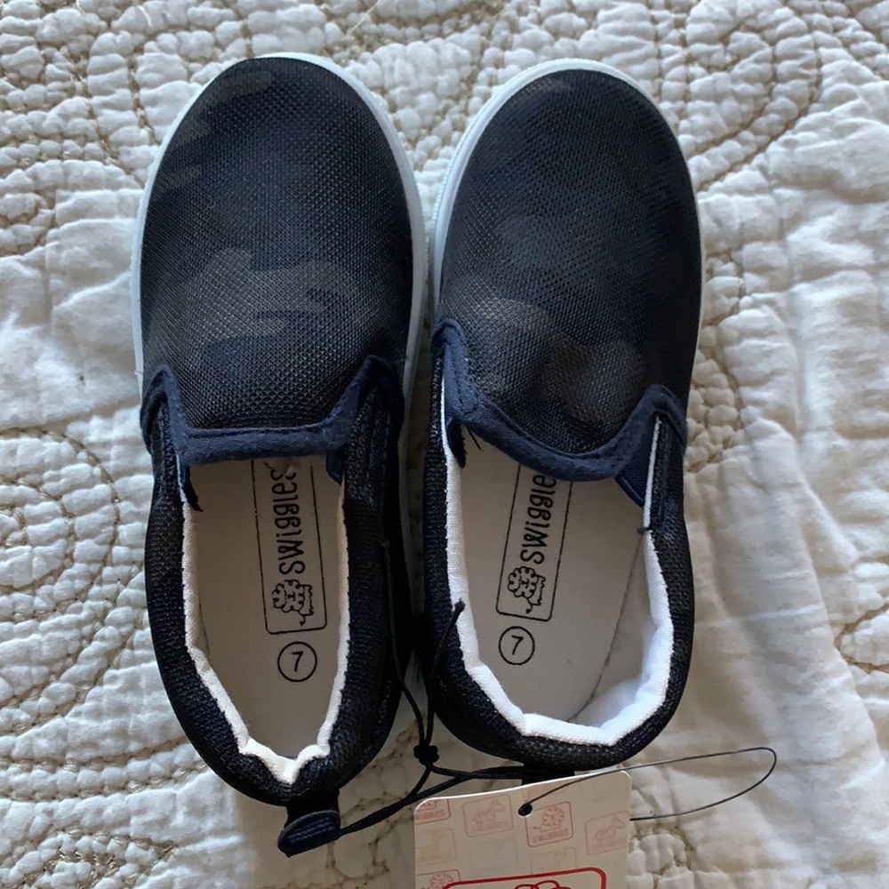 NWT camo slip on sneakers